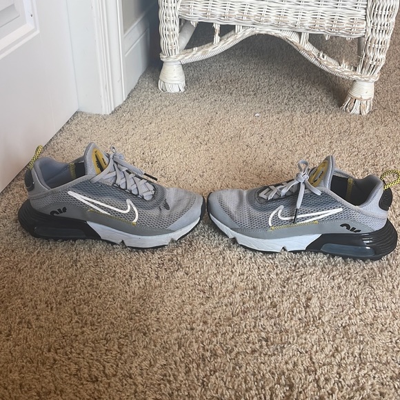 Grey womens air max, size youth 5 (womens 6.5) - Picture 3 of 4